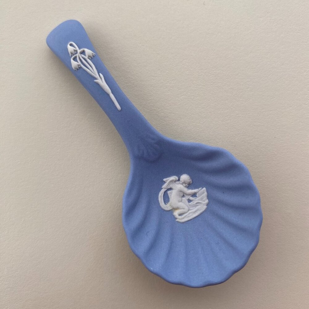 Wedgwood Blue Jasperware Christening Spoon with White Motif - Cupid and Lilies - Picture 2 of 8